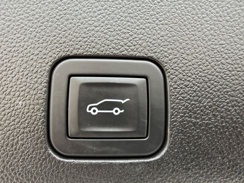 Used 2025 GMC Yukon Denali AWD/4WD image 21