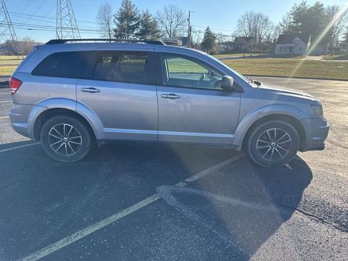 Used 2018 Dodge Journey SE w/ Connectivity Group image 2