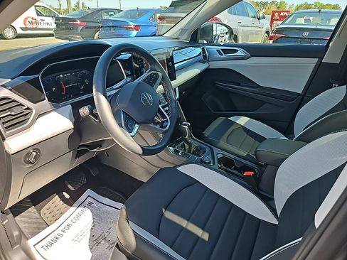 Certified 2025 Volkswagen Taos SEL image 9