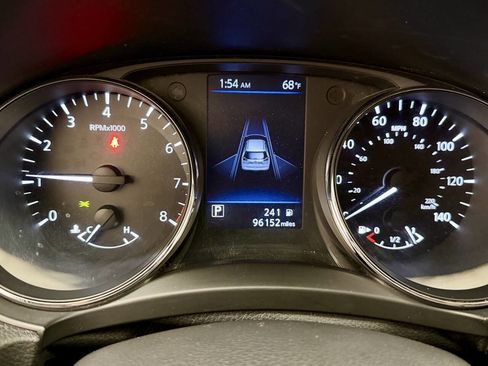 Used 2019 Nissan Rogue SV image 16