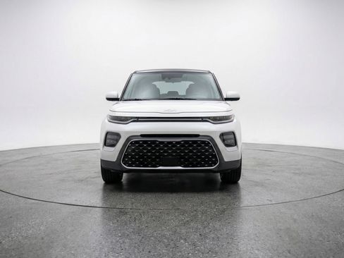 Used 2025 Kia Soul LX w/ LX Technology Package FWD image 2