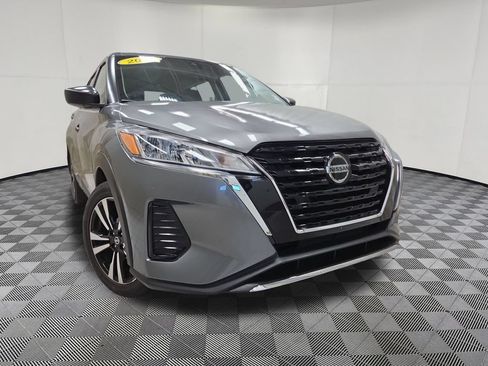 Used 2021 Nissan Kicks S FWD image 2