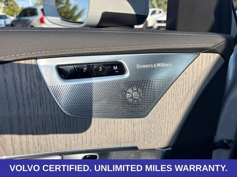 Certified 2025 Volvo XC90 T8 Ultra w/ Lounge Package AWD/4WD image 17