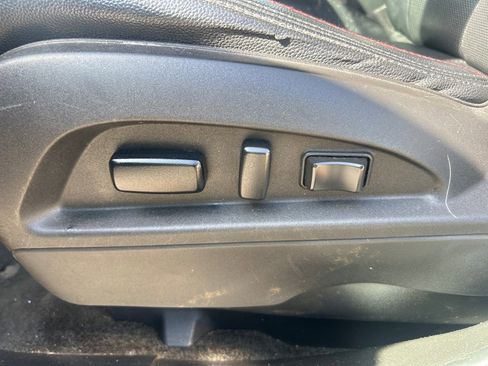 Used 2017 Chevrolet Equinox LT w/ Convenience Package image 16