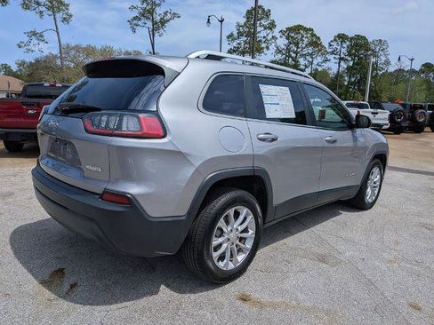 Used 2019 Jeep Cherokee Latitude w/ Popular Appearance Group FWD image 3