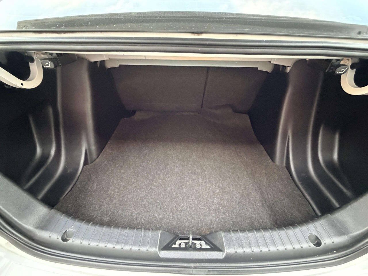 Used 2020 Toyota Yaris LE FWD image 5
