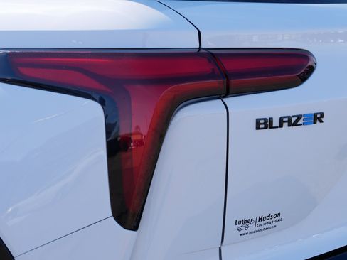 Used 2024 Chevrolet Blazer EV RS image 17