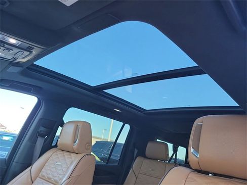 Certified 2022 Cadillac Escalade ESV Premium Luxury w/ Performance Package image 18