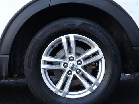 Used 2023 Ford Explorer XLT w/ Equipment Group 202A image 8