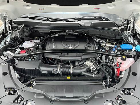 Used 2024 Maserati Grecale GT image 24