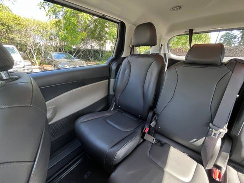 Used 2026 Kia Carnival FWD image 42
