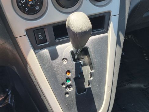 Used 2009 Pontiac Vibe w/ Preferred Package FWD image 23