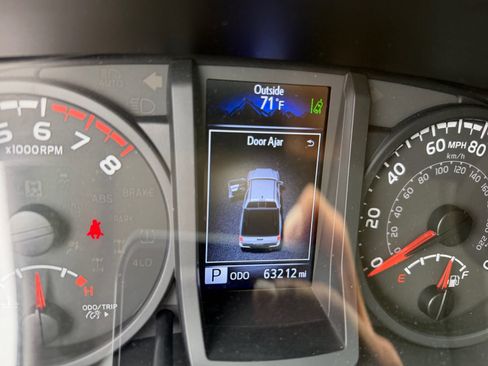 Used 2022 Toyota Tacoma SR AWD/4WD image 20