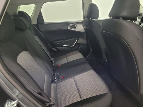 Used 2025 Kia Soul LX w/ LX Technology Package FWD image 19