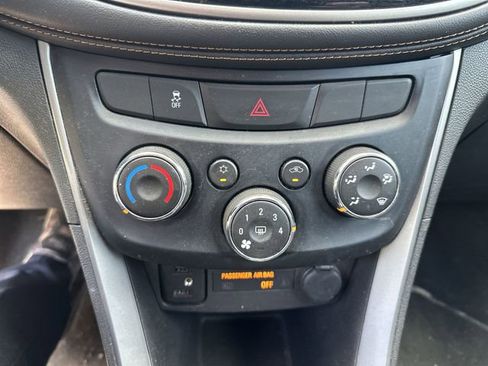 Used 2020 Chevrolet Trax LS AWD/4WD image 19
