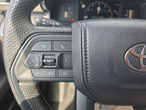 Used 2025 Toyota Tacoma SR5 AWD/4WD image 16
