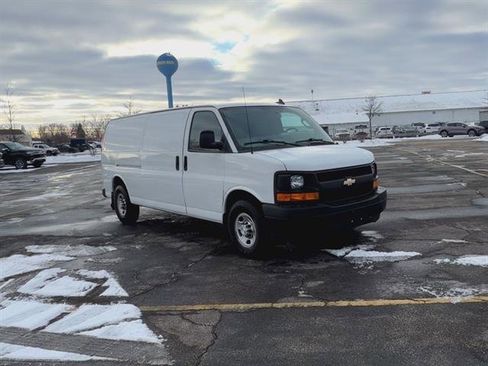 Used 2017 Chevrolet Express 3500 Extended image 24