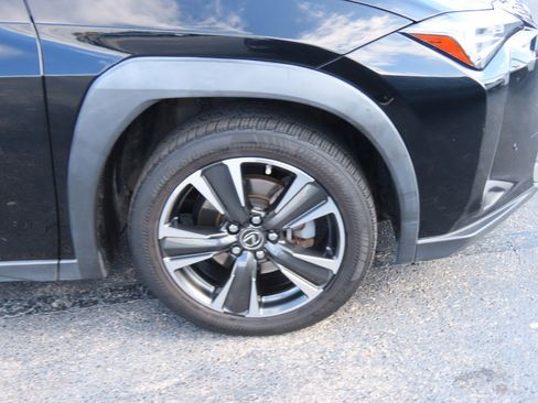 Used 2019 Lexus UX 200 image 9