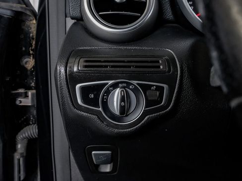 Used 2019 Mercedes-Benz GLC 300 image 28