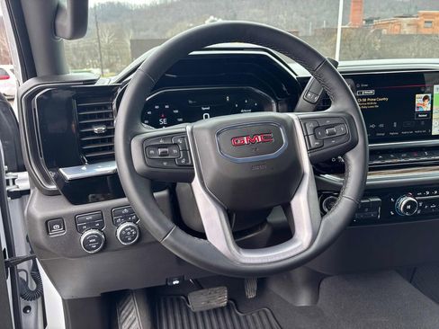 Used 2025 GMC Sierra 1500 Elevation image 15
