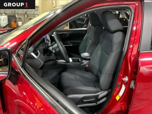 Used 2024 Toyota RAV4 LE image 8