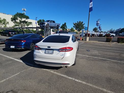 Used 2017 Ford Fusion SE w/ Fusion SE Technology Package image 7