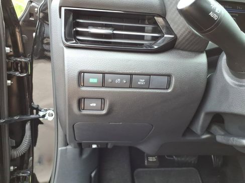 Certified 2025 Nissan Sentra SR FWD image 8
