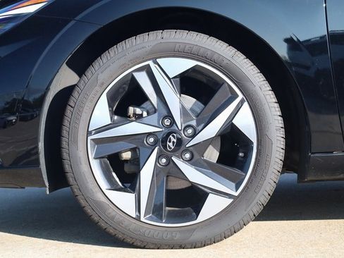 Used 2023 Hyundai Elantra Limited image 8