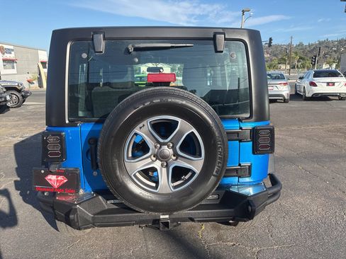 Used 2016 Jeep Wrangler Rubicon w/ Power Convenience Group AWD/4WD image 7