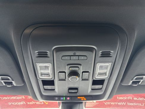 Used 2022 GMC Yukon XL SLT w/ SLT Luxury Package image 28