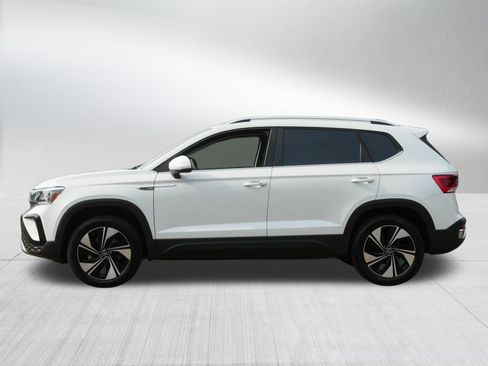 Used 2024 Volkswagen Taos SE AWD/4WD image 4