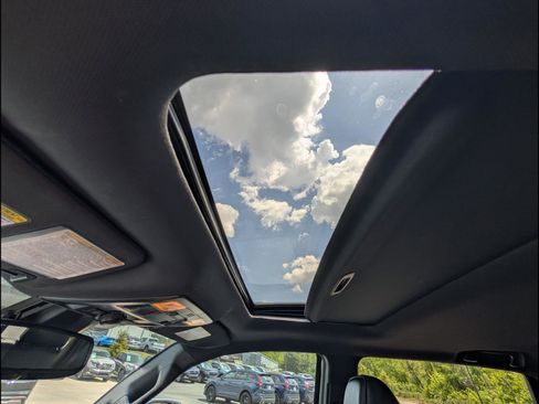 Used 2019 Toyota Tacoma TRD Off-Road AWD/4WD image 13