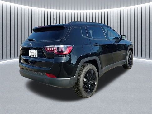 New 2026 Jeep Compass Latitude image 3