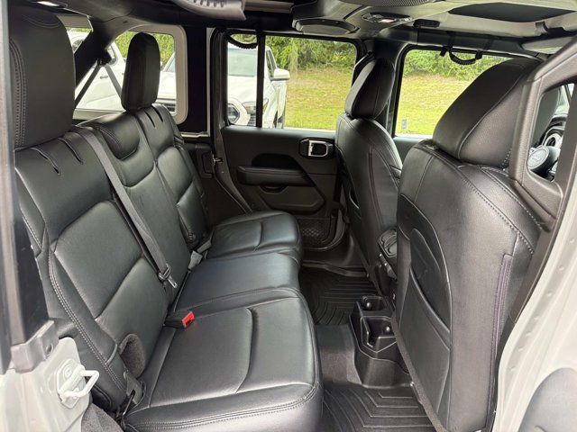 Used 2018 Jeep Wrangler Unlimited Sahara AWD/4WD image 19