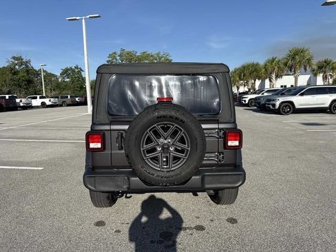Used 2025 Jeep Wrangler Unlimited Sport AWD/4WD image 4