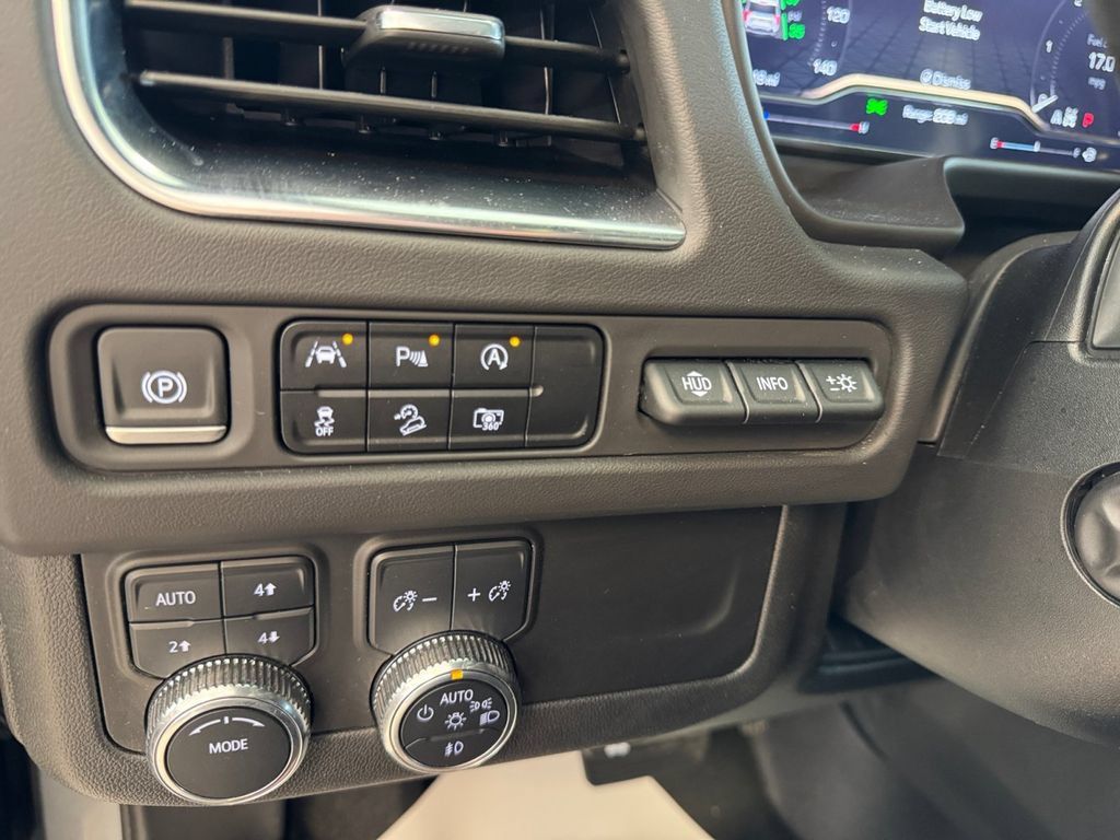 Used 2024 GMC Yukon XL AT4 w/ AT4 Premium Package AWD/4WD image 23