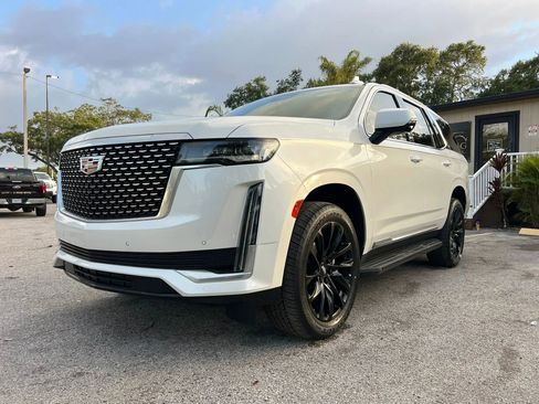 Used 2021 Cadillac Escalade Luxury RWD image 1