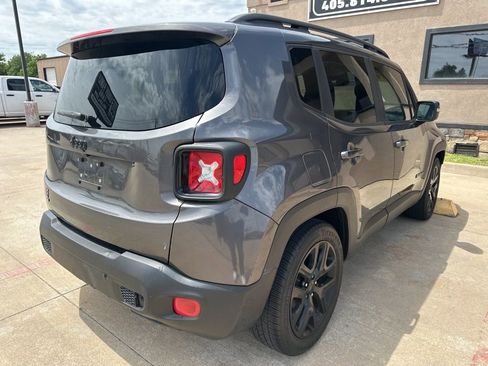 Used 2017 Jeep Renegade Altitude FWD image 4