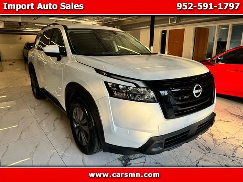 Used 2025 Nissan Pathfinder SV AWD/4WD image 1