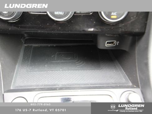 Used 2020 Volkswagen Jetta SEL Premium image 28