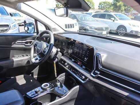 Used 2025 Kia Sportage LX AWD/4WD image 22