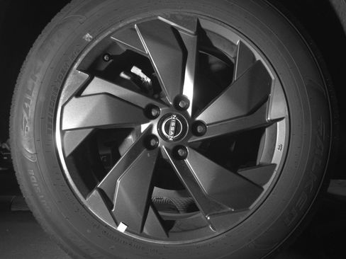 Used 2025 Nissan Rogue SV FWD image 15