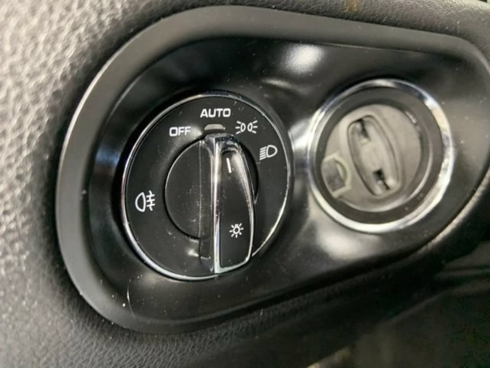 Used 2019 Porsche Macan AWD/4WD image 29