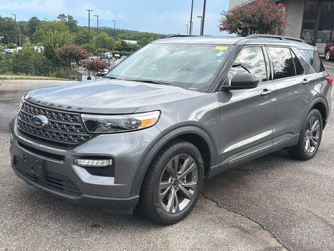 Used 2021 Ford Explorer XLT w/ Equipment Group 202A RWD image 3