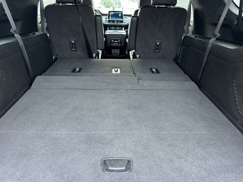 Used 2022 Chevrolet Suburban Premier image 17
