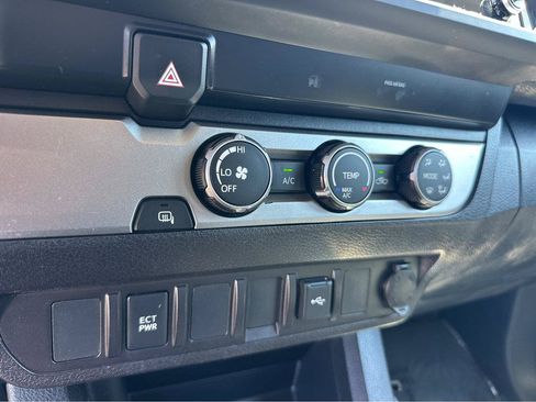 Used 2022 Toyota Tacoma SR RWD image 6
