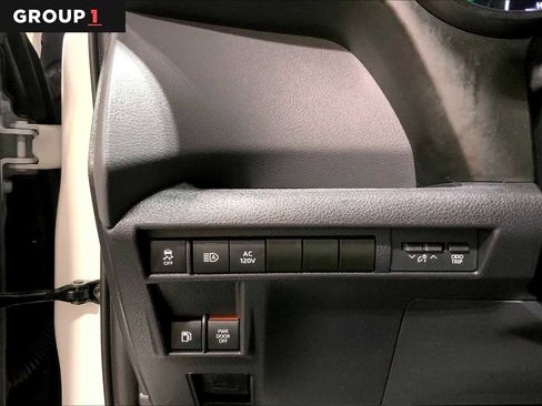 Used 2023 Toyota Sienna XSE image 33