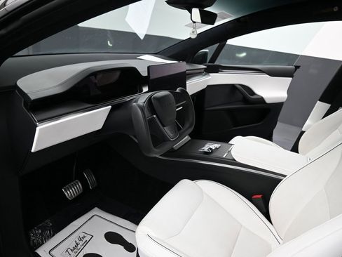 Used 2022 Tesla Model X Plaid image 24