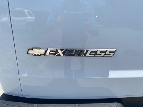 Used 2017 Chevrolet Express 2500 RWD image 39