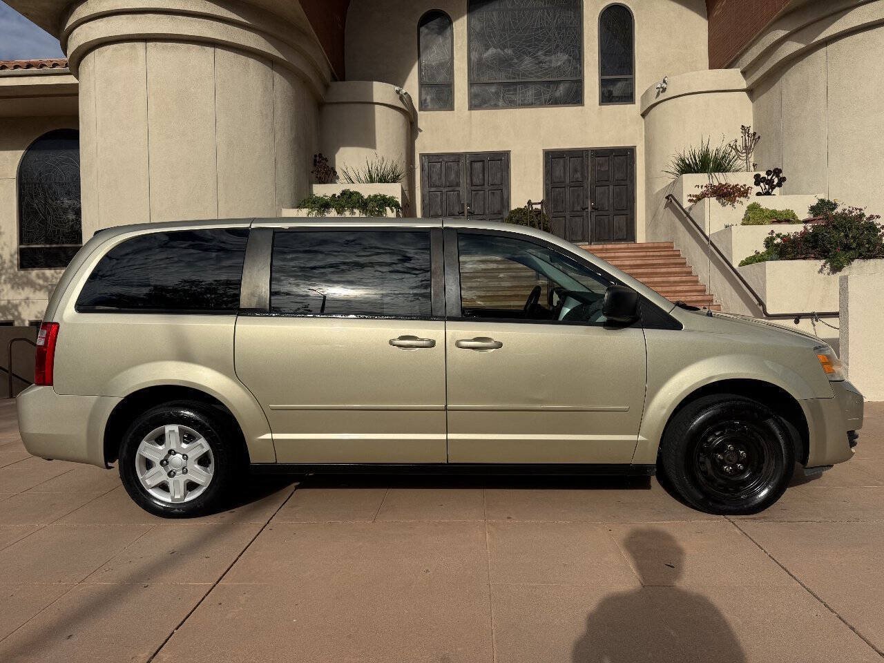 Used 2010 Dodge Grand Caravan SE w/ Climate Group FWD image 6